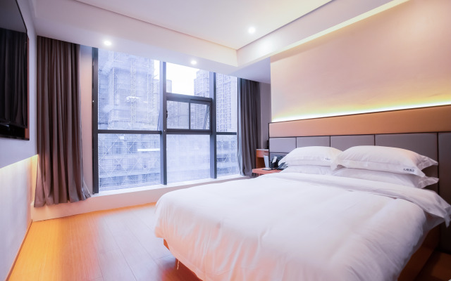 Lili Orange Light Luxury Hotel