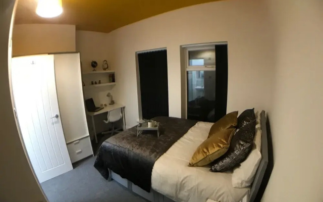 Townhouse @ 87 Walthall Street Crewe