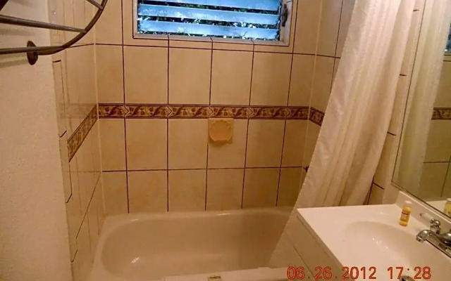 Tradewinds All Suite Hotel