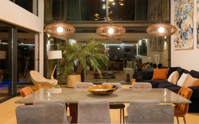 Troya Regal Villa By Cadenzalux