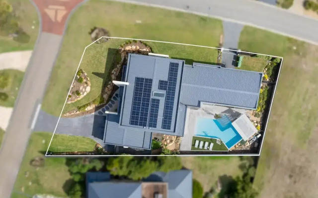 Bayview Luxe Entertainer Pool World Class View