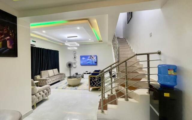 Luxury 3bedroom duplex