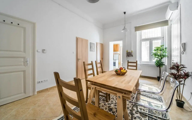 Nyár 3 Bedroom Centre Entire Home