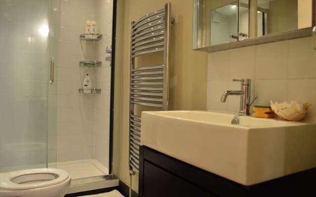 Stylish 2 Bedroom Apartment In London