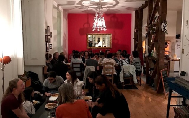 Living Lounge Hostel