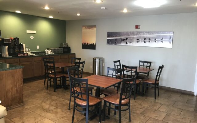 SureStay Plus Hotel by Best Western Bettendorf