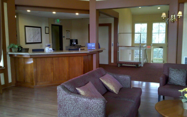 Vinland Hotel and Lounge