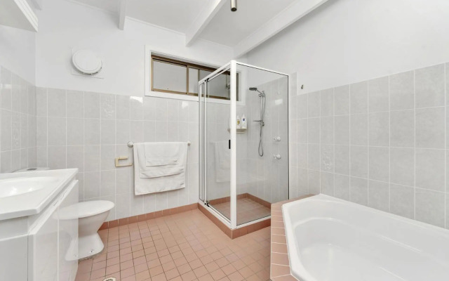 Mara at Hyams 4pm Check Out Sundays