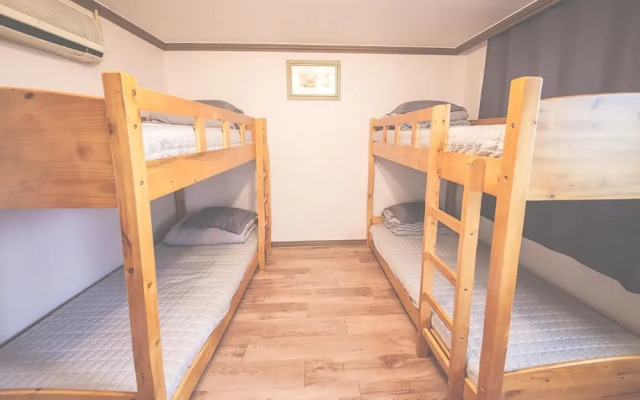 Geojedo Gbro Guest House