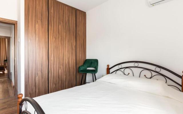 Sea View City Centre 3bed Apartment