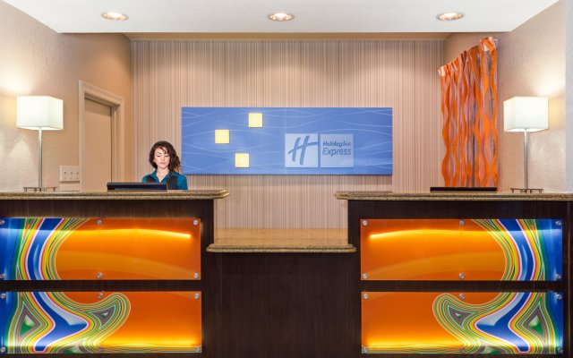 Holiday Inn Express & Suites Lakeland North - I-4, an IHG Hotel