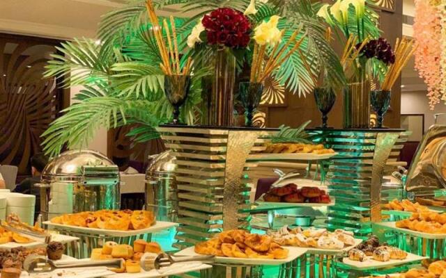 Violet Al Azizia Hotel
