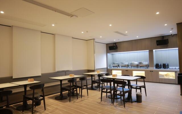 Hanting Hotel Funan Tianzhu Square