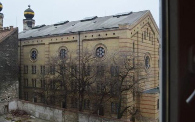 Synagogue Residence