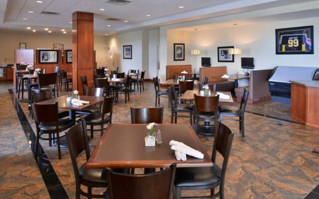 Holiday Inn Madison at The American Center by IHG