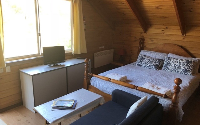 Alpine Stag Lodge Unit 2 – Guest Rooms – Merrijig