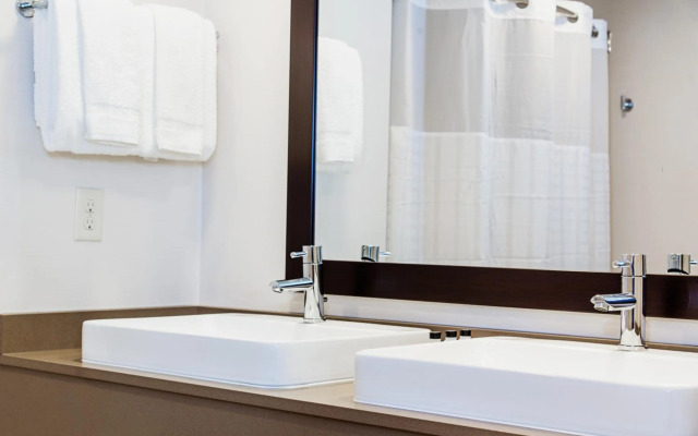 Country Inn & Suites by Radisson, Milwaukee West (Brookfield), WI