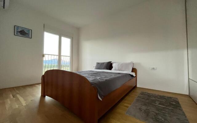Apartment 79