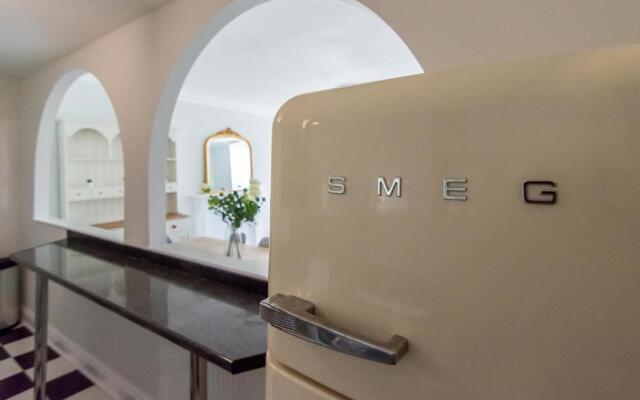 Luxury 2 bedroom Clifton flat with free parking