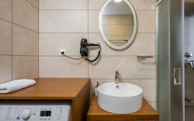 INDIGO BLUE Seaside Deluxe Apartments