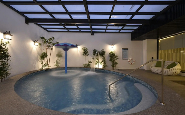 Uher Luxury Resort & Hotel