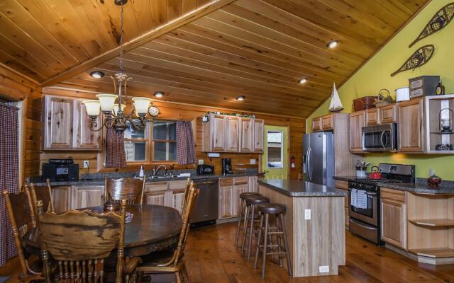 Cozy Cabin 4 Bedroom House