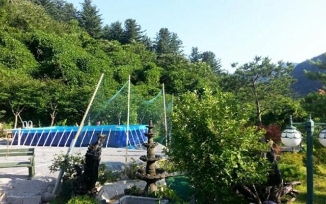 Gapyeong Cheongpyeong White Pension