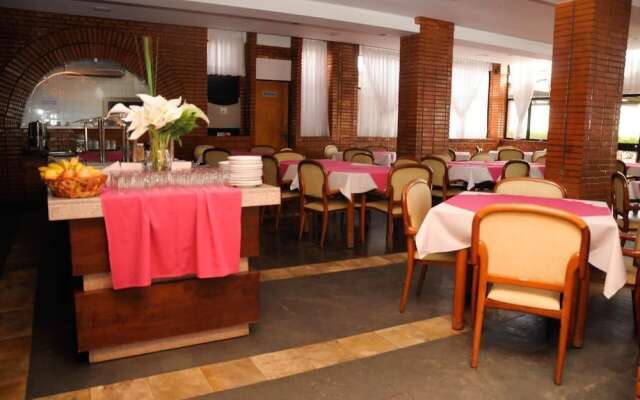 Hotel Verdes Mares