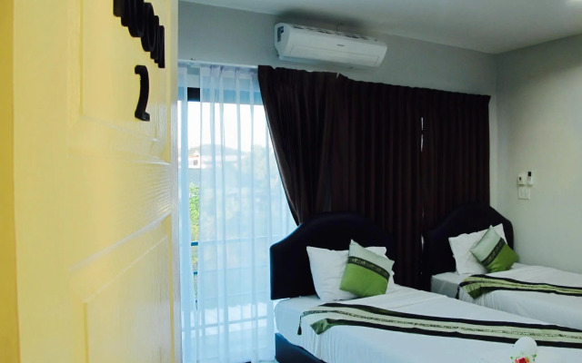 Retro Twin Home at Maesot