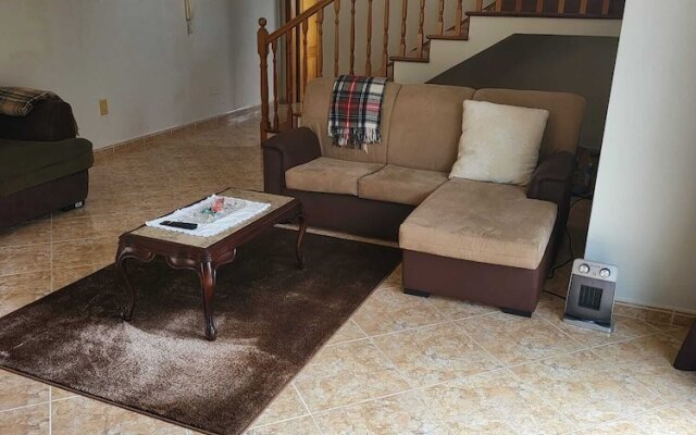 Charming 2-bed House in Ponta Delgada