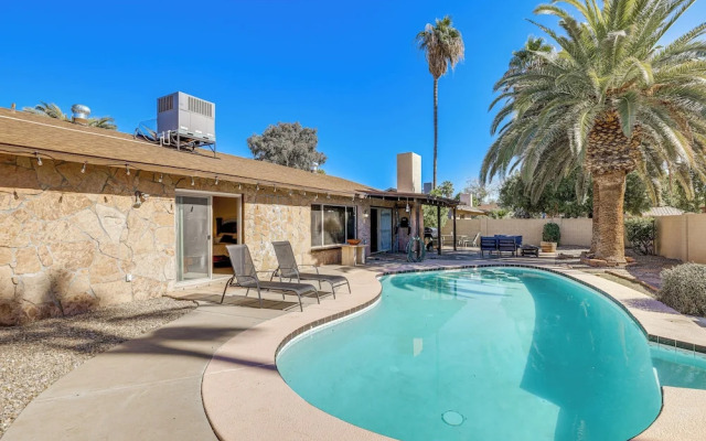 Outdoor Oasis: Family-Friendly Home In Scottsdale!