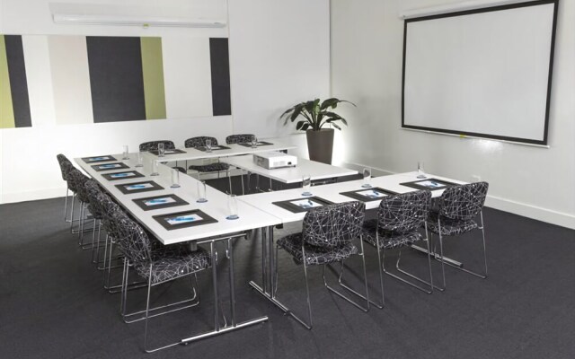 Broadbeach on the Park - We Accommodate