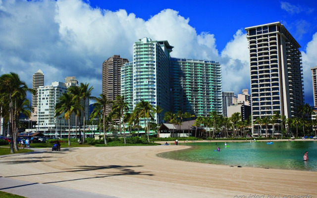 Waikiki Marina Resort at the Ilikai