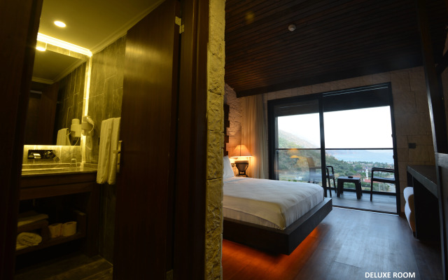 Manaspark Deluxe Hotel