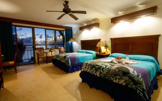 Manta Ray Bay Resort