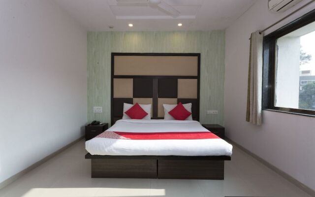 OYO 26795 Hotel Steers 07 Inn