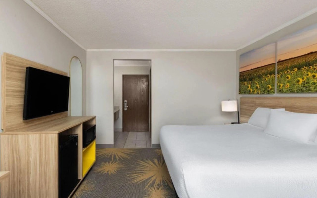 Days Inn by Wyndham Kansas City Northeast