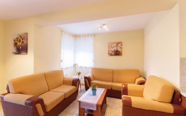 Beautiful Home in Palit With 4 Bedrooms