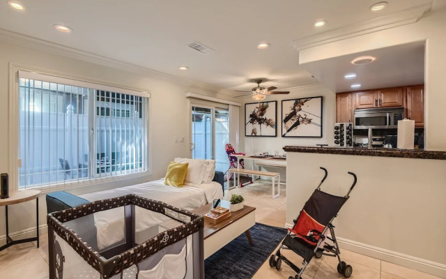 Stylish- Multi-level- Patio- Games - Fast Wifi-cm3