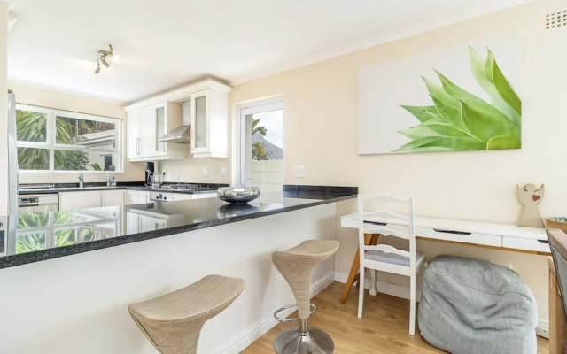 3 Bedroom Family Home - Houtbay