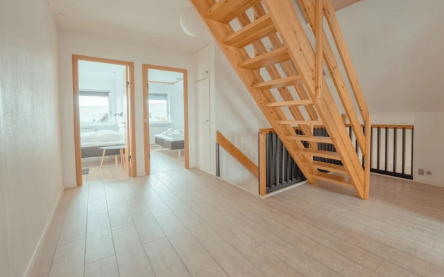 Sea View Apt / Central / Spacious / Free Parking