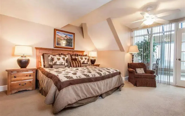 Ski Ge Loft 3 Bedroom Condo by RedAwning