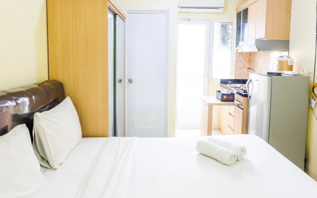 Minimalist Studio Green Pramuka Apartment