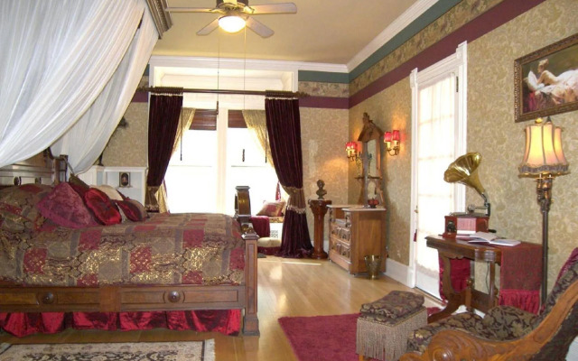 Alexander Mansion Bed and Breakfast