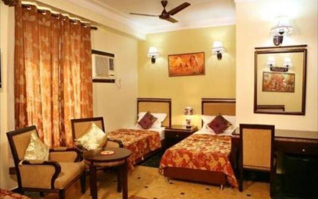 Hotel Revels Plum