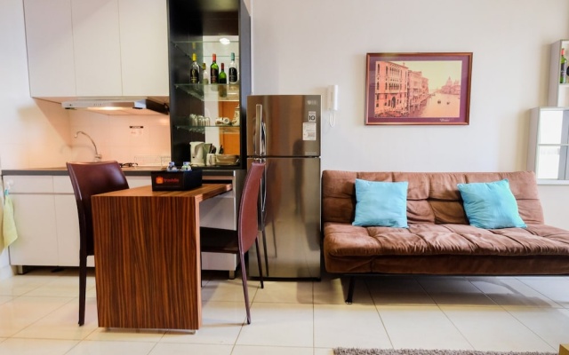 2br Apartment at Cinere Bellevue Suites Near Shopping Mall – Guest Rooms – Depok
