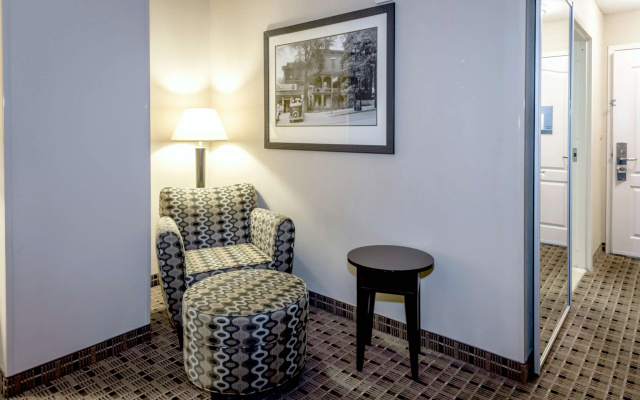 Hampton Inn & Suites Montgomery-Downtown