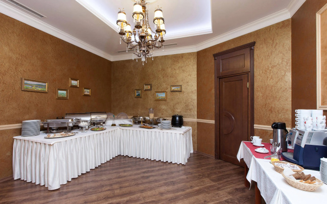 Aleksandrovskiy Hotel
