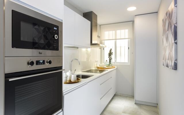 Luxury 3 Bd Apartment Next to the Cathedral. Constitución III