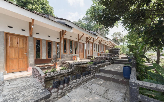 OYO 3040 D'pineapple Villa